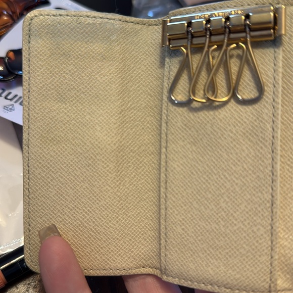 Louis Vuitton Damier Azur 4 Key Holder - Picture 14 of 14